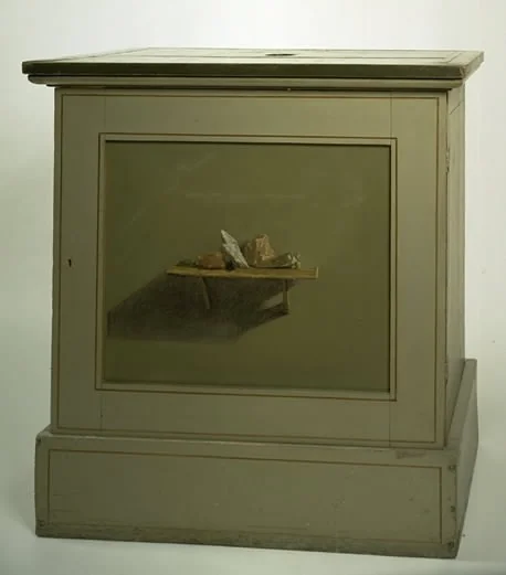 Console Cupboard with af painted motif, shelf with stones, detail
