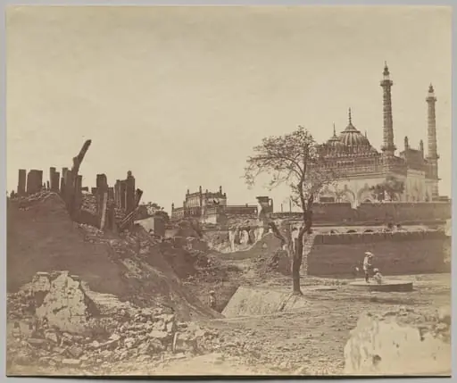 Battery Near the Begum Kotie, by Felice A. Beato