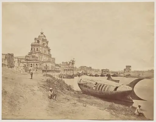 Chutter Manzil Palace, with the King's Boat in the Shape of a Fish, by Felice A. Beato