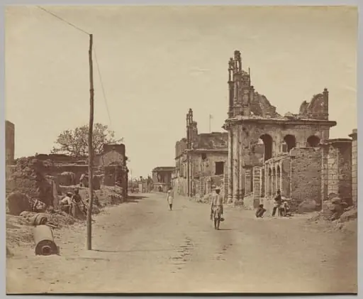 The Cawnpore Road in Lucknow, by Felice A. Beato