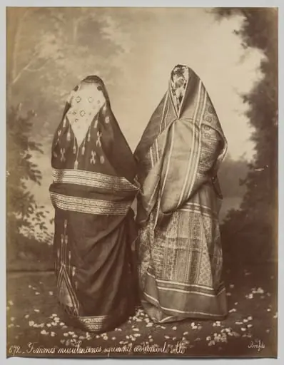 Femmes musulmanes Syriennes à Beyrouth, Costume de Ville, by Félix Bonfils