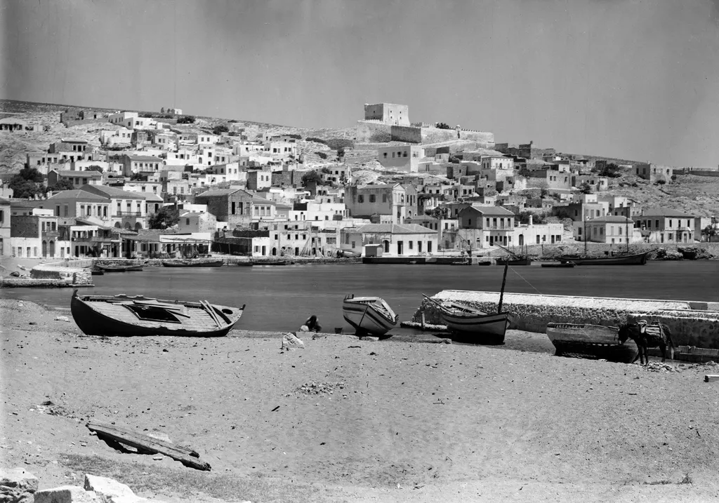 Crète - Sitias, la ville blanche au bord de la mer (de près), 18 VI 20 (Κρήτη - Σητεία, η λευκή πόλη δίπλα στη θάλασσα (από κοντά), 18 Ιουνίου 1920), by Fred Boissonnas, 1920