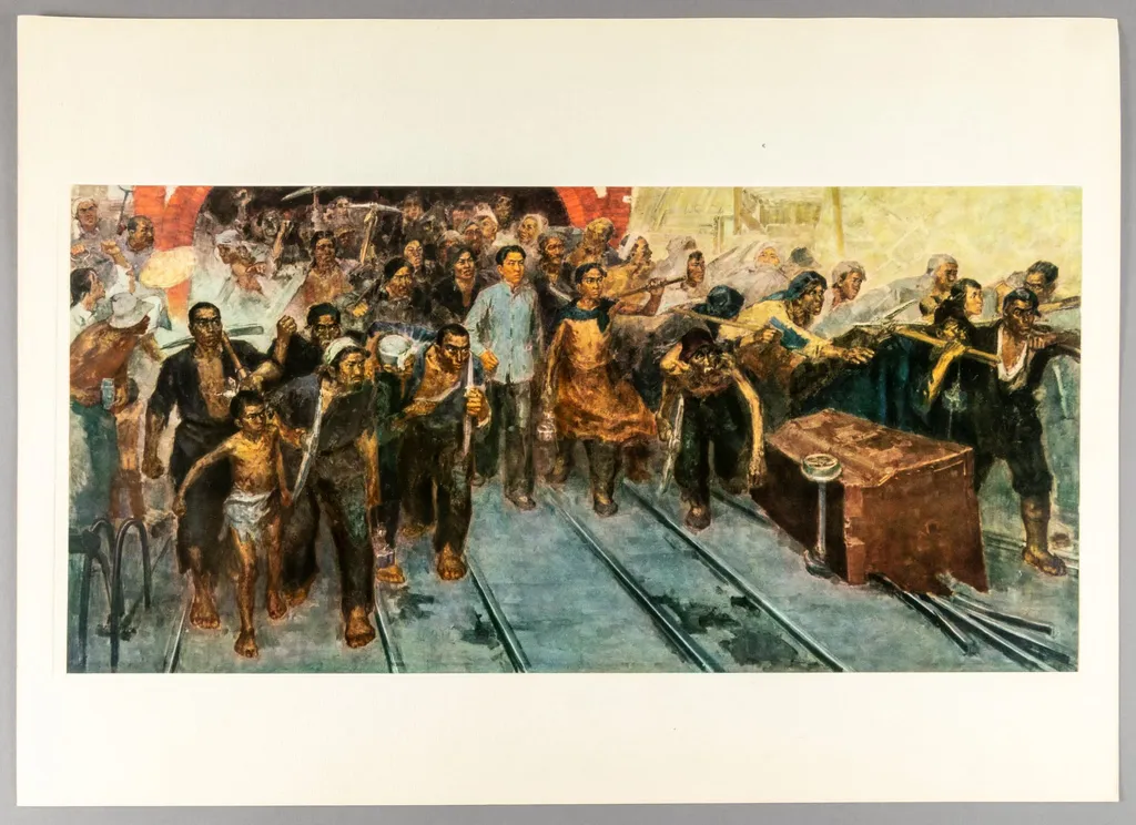 Reproducere după o pictură în ulei cu titlul „Camaradul Liou Chao-chi și minerii din Anyuan” realizată de Heou Yi-min și datată în 1961. În 1922 a avut loc Greva minerilor Anyuan, eveniment care a marcat un moment decisiv pentru Partidul Comunist Chinez, deoarece lideri comuniști, printre care și Mao Zedong, au venit în ajutorul minerilor care reprezentau masele suferinde în interesul cărora trebuia să aibă loc revoluția. După greva nonviolentă a treisprezece mii de muncitori, majoritatea acestora s-a înrolat ca soldați în Armata Roșie pentru a-l sprijini pe Mao și Revoluția. Exemplarul a fost oferit lui Nicolae Ceaușescu, secretar general al Partidului Comunist Român; șeful de stat al Republicii Socialiste România, ca parte a unui album ce conține un catalog quatrolingv (franceză, spaniolă, engleză, chineză) și alte 9 reproduceri după picturi cu semnificație istorică pentru mișcarea comunistă în RP China., by Heou Yi-min