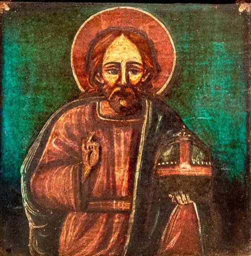Icoana este pictată pe un suport de din lemn de brad, în latul fibrei. Isus Hristos(3/4) este reprezentat într-o manieră populară, cu tușe accentuate. În icoana lui Hristos Pantocrator aceste ține de obicei în mâna stângă cartea Evangheliilor, aici apare clobul cruciger, probabil pornind de la accepția de "atotțiitor". Privirea este îndreptată ușor lateral. Mâna dreaptă, cu care binecuvintează este subdimensionată. Trăsăturile feței sunt clare, picturale, ochii mari, conturați, cu arcadele evidențiate, sprâncenele conturate și arcuite, fruntea înaltă, părul dezordonat pieptănat cu cărare pe mijloc. Gâtul scurt. Nimb simplu cu o linie subțire, albă pe margine.. Înveșmântat sărăcăcios, cu un chiton cafeniu roșcat, încins cu un brâu îngust, pe umeri mantie simplă, verde, tivită cu alb. Fond verde intens, unitar. În colțurile de sus este sugerată câte o floare albă, mică, din trei elemente. Rama adăugată a fost inițial vopsită cu galben. Nu are sistem antitorsionare., by Hugo Kołłątaj