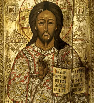 Isus Pantocrator, redat 3/4, binecuvântând cu mâna dreaptă(prin unirea degetului mare cu cel inelar), în stânga ținând cartea sfântă cu textul consacrat, în slavonă(Veniți la mine toți cei oropsiți...).această reprezentare a lui Iisus binecuvântând, cu Evanghelia deschisă, corespunde în iconografia bizantină lui Iisus Învățător, sau Hristos Ușa, icoană amplasată în stânga ușilor împărătești. Conform erminiilor, Iisus Pantocrator este redat cu Evanghelia închisă.Expresia sobră, tristă, ochii mari, părul castaniu, lung, cu cărare pe mijloc, lăsat inegal pe umeri, mustățile și barba scurte. Poartă un veșmânt cu mâneci largi cu motive florale ample, în volute(foiță argintată), interstiții umplute cu portocaliu și galben. La mâneci, klav și la gât motive geometrice în formă de zigzag și val. Aureola (nimb cruciger) depășește spațiul chenarelor, trasată cu o linie de culoare roșie, dublată pe unele porțiuni cu o altă linie de culoare albă, în interior cu motive florale și puncte incizate în stratul de foiță metalică aurită. Inscripțiile consacrate: "eu sunt alfa și omega". Dublu chenar, motive geometrice: linii, puncte și zigzaguri între două linii fin incizate pe marginea foiței, la exterior bandă vișinie cu linii albe. Inscripțiile în chenare dreptunghiulare însoțite de motive fitomorfe incizate. Cromatica: alb, galben, roșu, auriu, brun, negru, foiță metalică; Bordura o înscrie în icoanele tip Krashnuska(înroșitele).