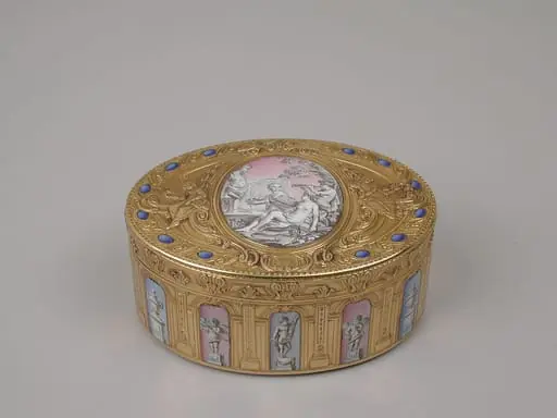 Snuffbox with grisaille decoration of Cupid and Venus, by Jean-Baptiste Carnay, 1766