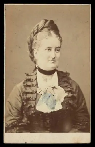 A portrait of a woman, by London Stereoscopic and Photographic Company