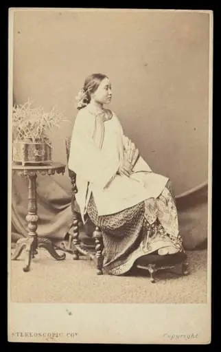 A portrait of a woman Kin Foo, by London Stereoscopic and Photographic Company