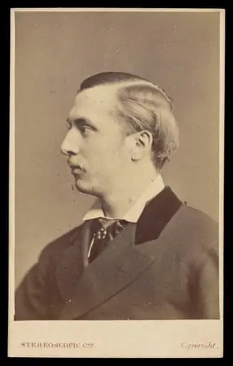 A portrait of William Hunter Kendal, by London Stereoscopic and Photographic Company