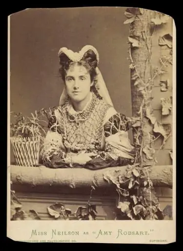 Miss Neilson as "Amy Robsart", by London Stereoscopic and Photographic Company