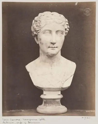 Marble bust of Antonia, by Louise Laffon
