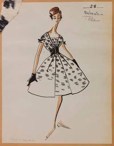 Robe blanche à motif noir avec large ceinture et noeuds aux épaules
