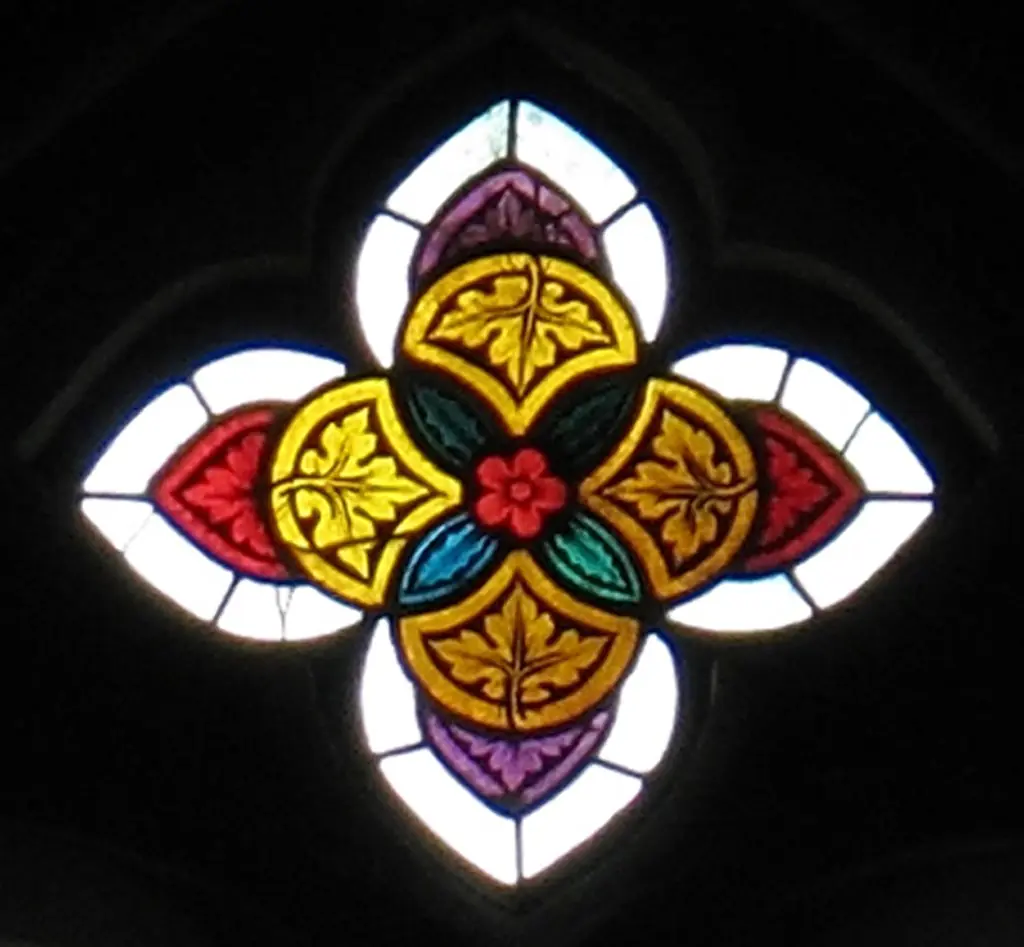 Quatrefoil-shaped Tracery Light