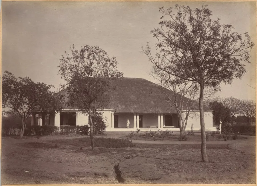Commissioner's house, Jhansi (recto), by Raja Deen Dayal, 1884