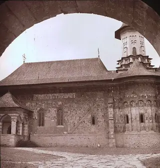 Research Bucovina. Sucevița Church - overview with exterior painting from one of the longitudinal walls (1980)