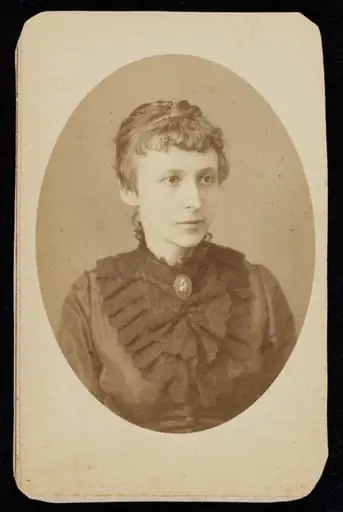 Młoda kobieta, by Robert (open around 1863-ok. 1900). Fig. Heinrich