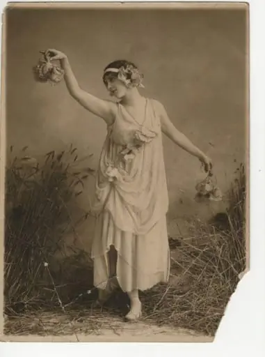 Lydia Kyasht, by Royal Photographers Bassano Ltd.