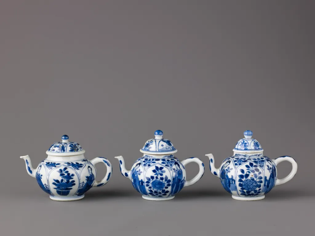 Small covered winepot or teapot (see also 1975.1.1710 and 1975.1.1712), unspecified, 1696