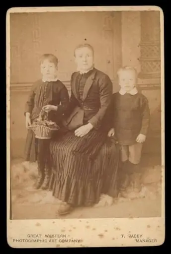 Portrait of a woman and two children, by T. Pacey