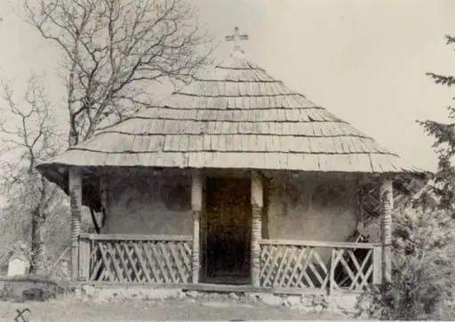 Biserica de lemn din Brebina (vedere din față), județul Mehedinți (1986), by T. Pleșa