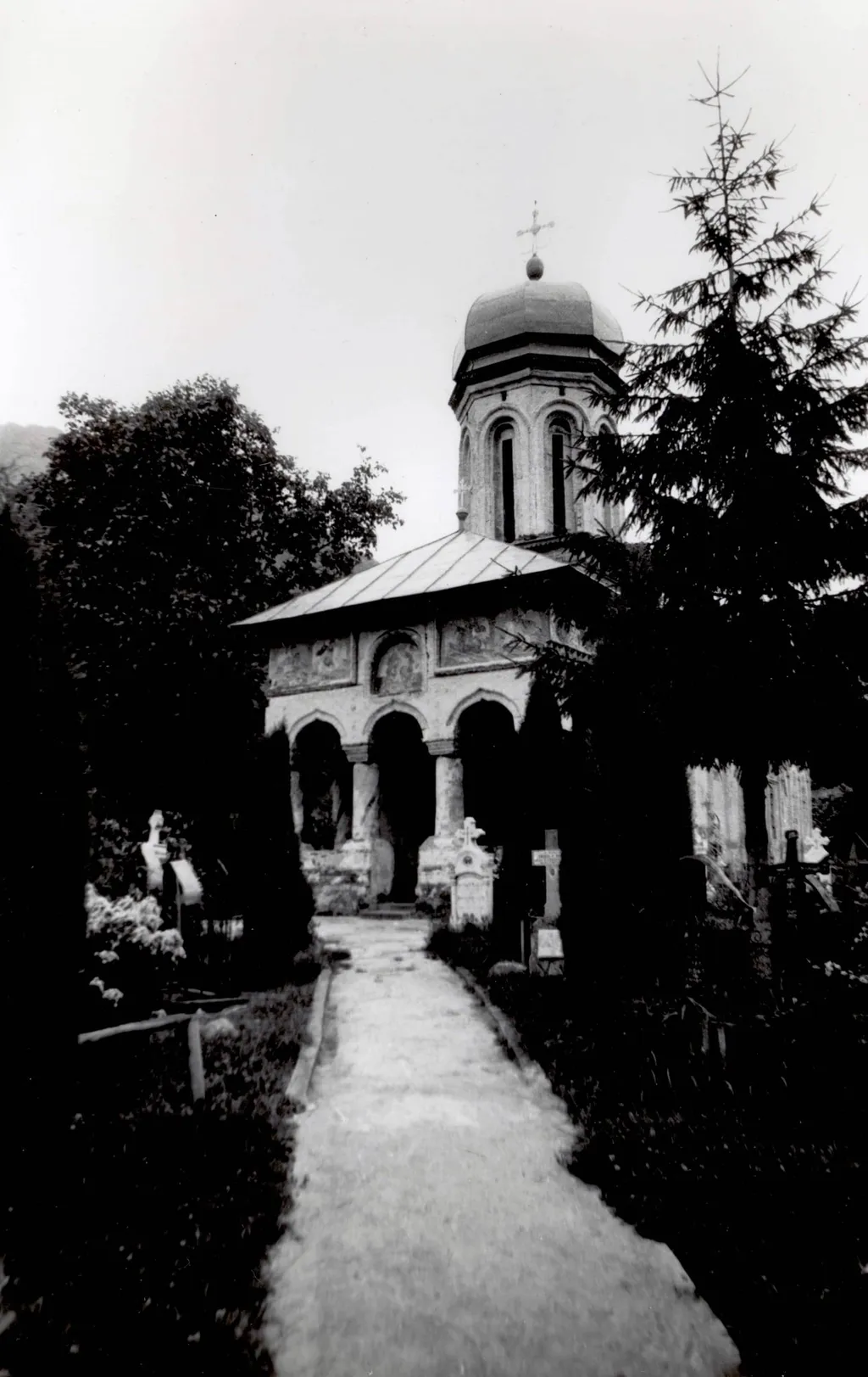 Biserica "Sf. Nicolae", Cîineni Mici, comuna Cîineni, județul Vâlcea (1981), by Unknown, 1981