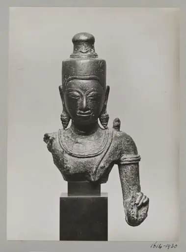 Bronze Cambodian sculpture of Buddha, ca. 13th century, V&A Museum, London, by Unknown