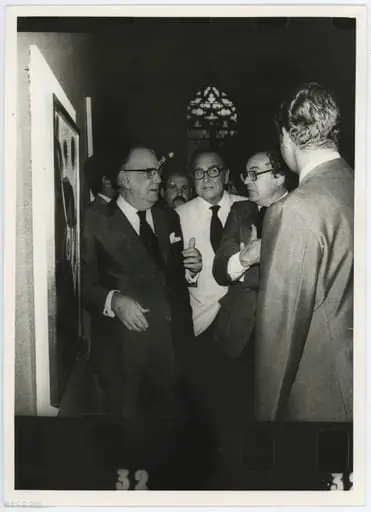 Camilo José Cela ante un cuadro de Miró, by Unknown