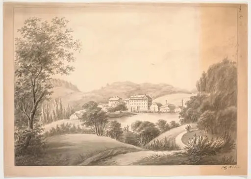 Flere tætliggende bygninger, bl.a. en hovedbygning og mindre huse med skorstene, ved vandløb eller sø, omgivet af træer og bakker, by Unknown