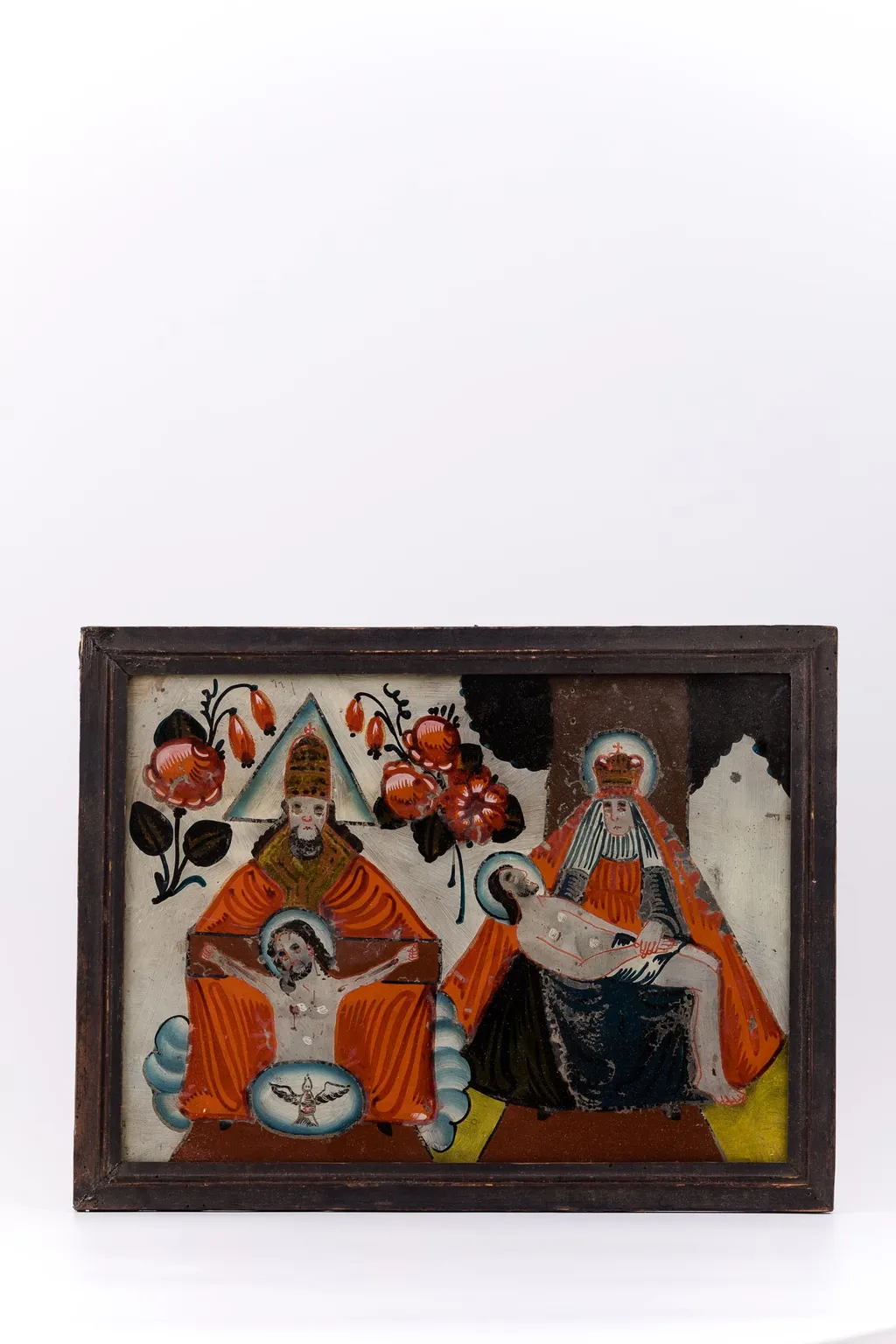 Icoana are o tematică iconografică foarte rară: în cea dintâi parte, este Sfânta Treime: Mântuitorul Iisus Hristos Răstignit pe brațele Lui Dumnezeu-Tatăl și ținut în veșmântul roșu al Pătimirii și Jertfei. Dumnezeu-Tatăl, Împărat al Cerurilor, are pe cap coroană și aureolă triunghiulară, reprezentând Sfânta Treime. Sfântul Duh este reprezentat prin porumbelul alb. Sfânta Treime are în registrul inferior o mandorlă de nouri rotunzi albi-albaștri și în registrul superior o ghirlandă din trandafiri și ramuri cu măceșe, simbolizând Grădina Raiului. În cea de-a doua parte, în dreapta, este Maica Domnului Împărăteasă ținând în brațe pe genunchi Trupul Mântuitorului Iisus Hristos, coborât de pe Cruce, plâns, jelit. Este asemenea unei Piete. Icoana este deosebită și foarte rară, prin compoziția tematică și viziunea iconografică greco-catolică. Fondul icoanei este alb-ivoriu-crem, în registrul superior și galben-solar, în registrul inferior. Cromatica este armonioasă: roșu vermillon-trandafiriu, brun-roșcat-acajou, galben-solar, albastru bleu-ciel, gri, alb , negru. Icoana este din Nordul Transilvaniei, Nicula., by Unknown, 1850