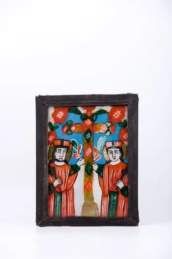 În centrul icoanei este Crucea aurie-bronzie, ornamentată cu elemente decorative romboidale, roșii și verzi, cu grilaj alb, susținută fiind de Sfinții Împărați întocmai cu apostolii. În dreapta crucii este Sfântul Împărat Constantin și în stânga este Împărăteasa Elena, mama sa. În spatele Crucii este un spațiu alb izvorâtor de lumină și două elemente vegetale, asemenea unor martori - îngeri păzitori. Crucea găsită este susținută cu bucurie de cei doi sfinți. Veșmintele Sfinților Constantin și Elena sunt într-o combinație de roșu vermillon și verde brad, alb fin-dungate. Spațiul alb de lumină duce gândul la Crucea de lumină apărută pe cer In hoc signo vinces - prin acest semn vei învinge. Icoana este bogat ornamentată de culoare, lumină și detalii semnificative, elemente decorative geometrizante - romburi și caroiaje albe. Fondul icoanei este cerul senin, albastru regal deschis. Întreaga compoziție este încadrată armonios de un chenar decorativ geometrizant și fitomorf, format din rujele de Nicula. Cromatica este armonioasă și senină: roșu vermillon, galben-ocru, albastru regal, verde brad, alb, negru. Icoana este de Nicula., by Unknown