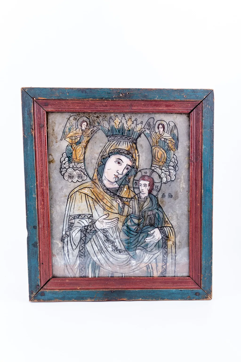 Maica Domnului este Împărăteasă, ținând în brațe Pruncul Iisus Hristos care ține cu mâna stângă pe genunchi, Sfânta Evanghelie închisă și Binecuvântează cu mâna dreaptă. Maica Domnului arată calea cu mâna dreaptă, deci este Hodighitria. Maica Domnului este înveșmântată în mantie cu maforion gri și galben-ocru-auriu cu broderie și falduri și drapaje bine conturate, poartă coroniță de împărăteasă și aureolă. Pruncul Iisus Hristos este înveșmântat în gri-albăstrui un turcoaz pal, cu coroană și aureolă. În registrul superior îndepărtat, stânga și dreapta, sunt cei doi îngeri arhangheli Mihail și Gavriil, ținând cu mâinile coroana Maicii Domnului. Arhanghelii stau pe mandorle rotunde de norișori albi, bine conturați. Fondul icoanei este gri. Cromatică: gri, alb, galben-ocru-auriu, albastru-turcoaz. Rama este pictată cu brun roșcat-acajou. Întreaga icoană este deosebită prin desenul sigur, elegant și sobrietatea luminoasă a cromaticii. Alăturarea gri-ului cu galbenul și albastru și urmele albe de desen sunt specifice Lazului și dau o eleganță aparte Văii Sebeșului, o prețiozitate prin simplitate. Inscripția din româno-chirilică se traduce IC XC MP Iisus Hristos Maica Domnului., by Unknown, 1850