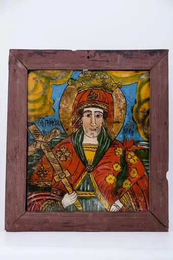 Sfânta Mare Cuvioasă Parascheva de la Iași are crucea în mâna dreaptă și ramură înflorită, cu 6 flori galbene și una roșie în vârf în mâna stângă. Este îmbrăcată în veșmânt roșu vermillon, cu interiorul căptușit cu verde și galben. Peste maforionul roșu, sfânta cuvioasă are aureolă. Fondul icoanei este cerul albastru regal, cu o arcadă de lumină galbenă, în registrul superior și bronziu, în jurul chipului și aureolei Sfintei Paraschiva și o alternanță de câmpuri verzi, dispuse paralel, în registrul mediu și inferior. Este o icoană cu aer cald, tomnatic, de octombrie 14, Praznicul Sfintei Cuvioase Parascheva. Inscripția din româno-chirilică se traduce Sf Paraschiva. Cromatica este armonioasă: roșu vermillon, albastru regal, verde văratic și forest, brun-cafeniu, negru, galben chihlimbar, ocru, bronziu, gri, negru, alb. Icoana este din Țara Oltului., by Unknown, 1850