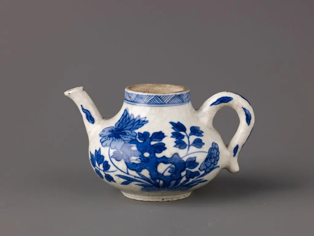 Small wine pot or teapot, by Unknown