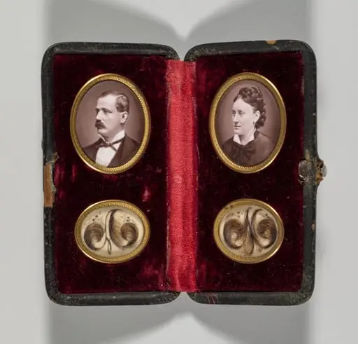 Untitled (Case with portraits of a man and woman and hair ornaments), by Unknown
