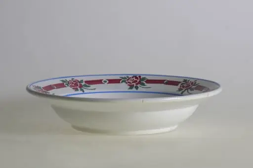 Vasul are formă tronconică; pe margine este decorat cu motive florale, despărțite de motive geometrice: linie, punct, care sunt încadrate de două cercuri concentrice; motive florale în centru (trandafiri); pe fund are trei cercuri concentrice. Cromatică: fond: alb; motive: roșu; verde; albastru. Vasul este smălțuit interior-exterior., by Unknown